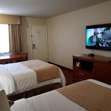 בויזי Airport Inn מראה חיצוני תמונה