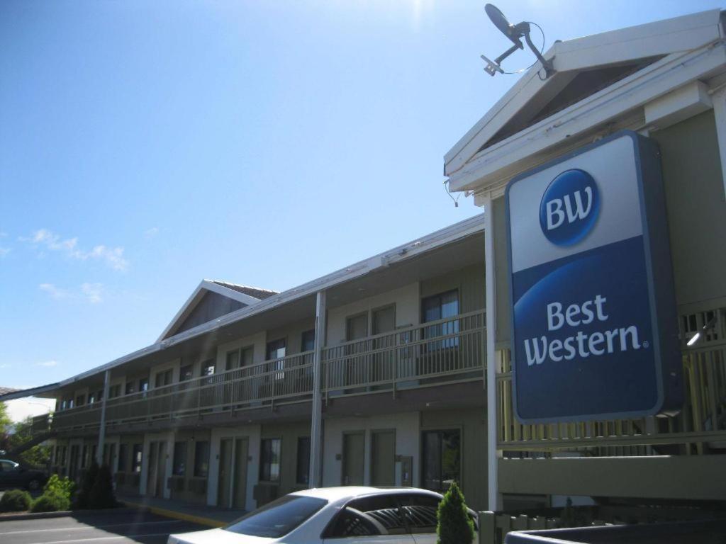 בויזי Airport Inn מראה חיצוני תמונה
