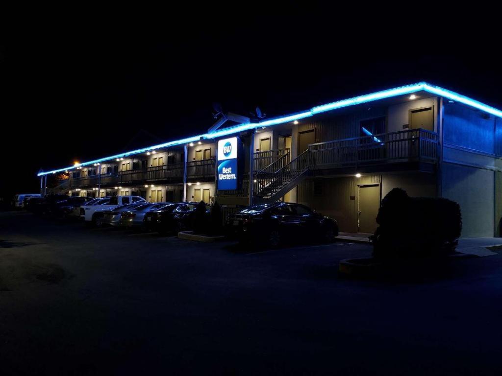 בויזי Airport Inn מראה חיצוני תמונה