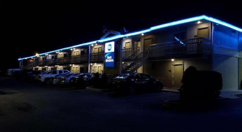בויזי Airport Inn מראה חיצוני תמונה