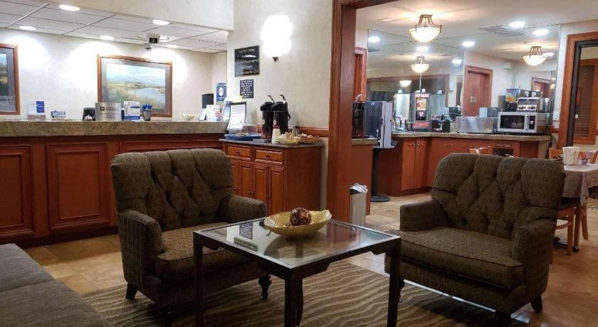 בויזי Airport Inn מראה חיצוני תמונה