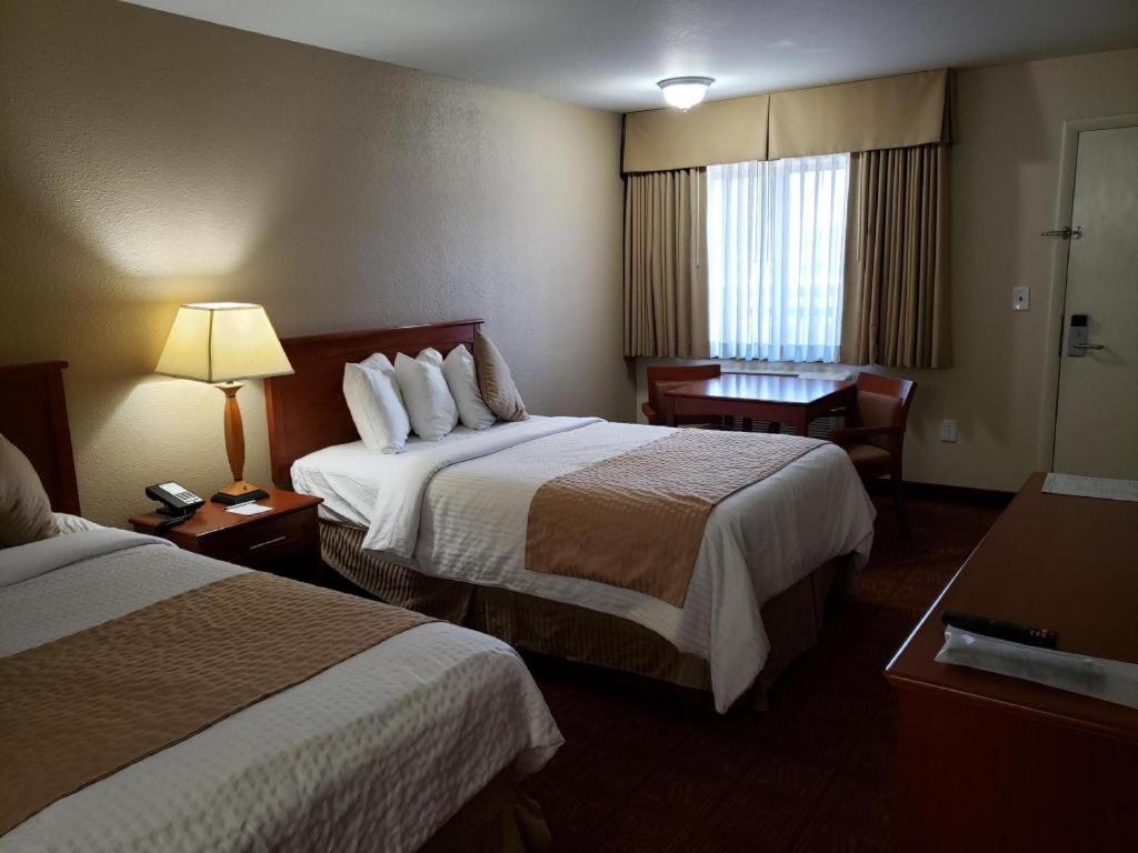 בויזי Airport Inn מראה חיצוני תמונה