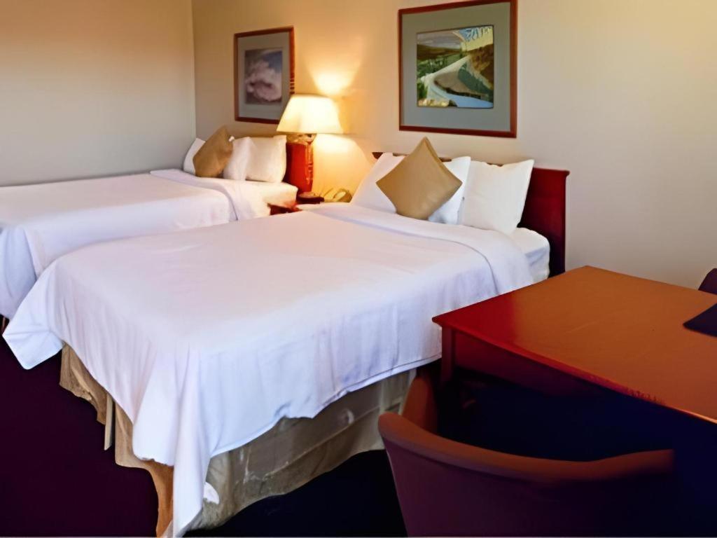 בויזי Airport Inn מראה חיצוני תמונה