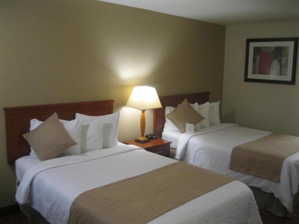 בויזי Airport Inn מראה חיצוני תמונה