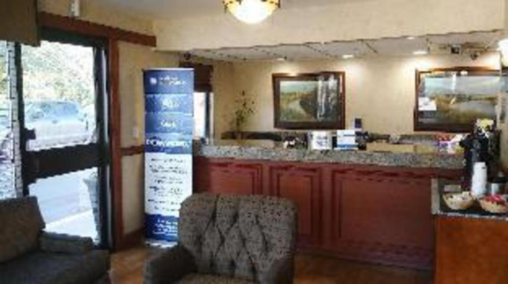 בויזי Airport Inn מראה חיצוני תמונה