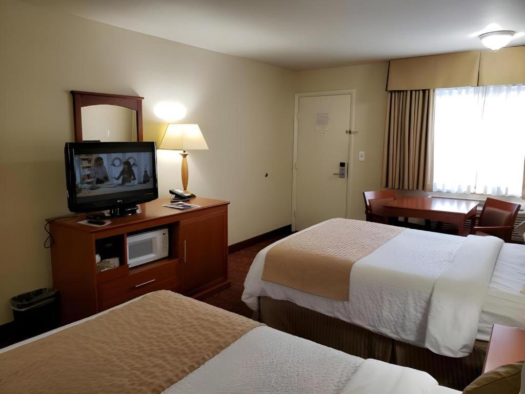 בויזי Airport Inn מראה חיצוני תמונה