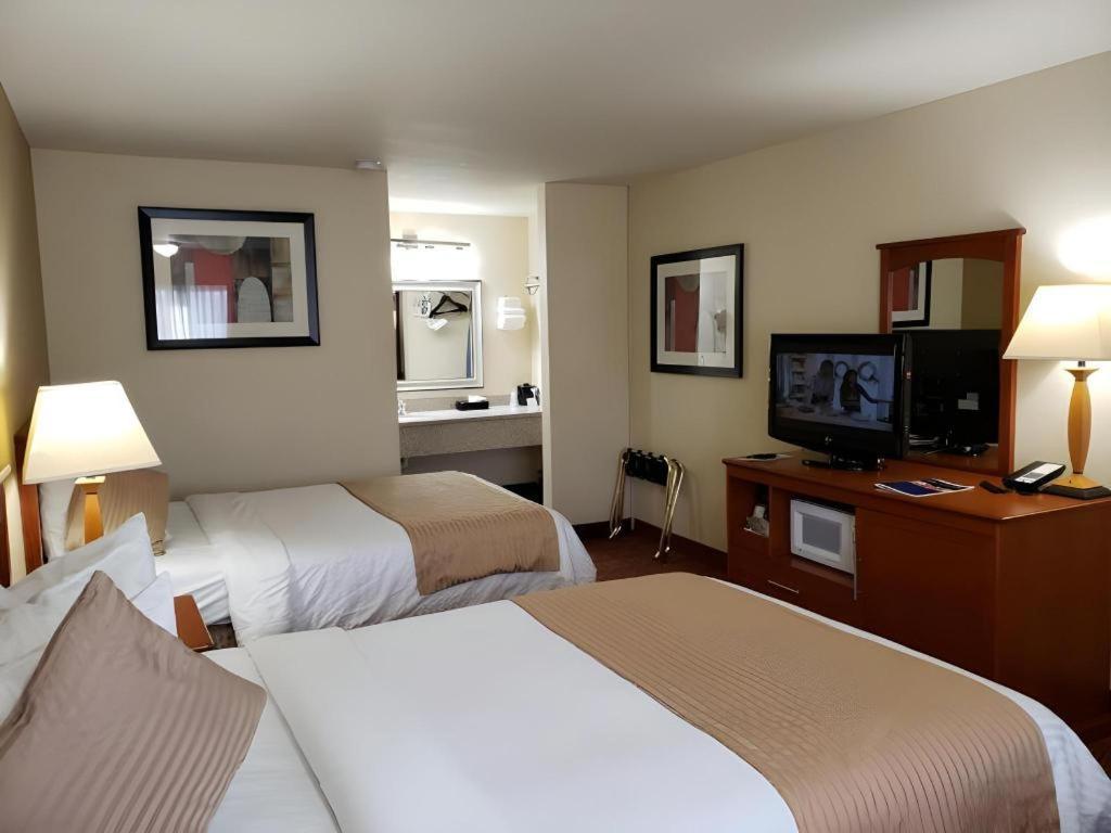 בויזי Airport Inn מראה חיצוני תמונה