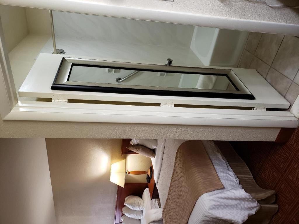 בויזי Airport Inn מראה חיצוני תמונה