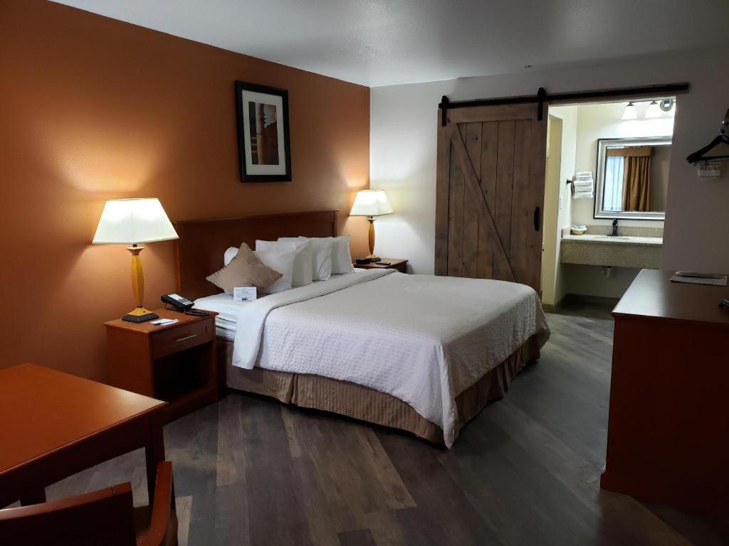 בויזי Airport Inn מראה חיצוני תמונה
